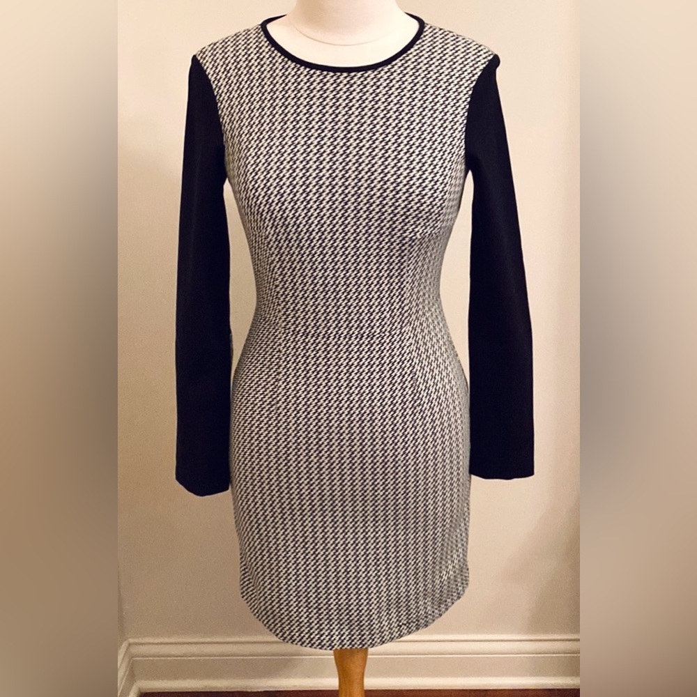 Tibi New York Black Cream Micro Houndstooth SZ 8 Quiet Luxury Mod Chic Dress